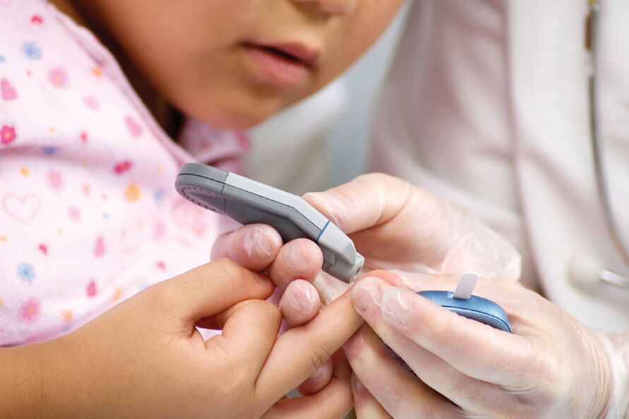 Tip 1 diyabet çocuklarda sık görülür ve kan şekeri kontrolü gerektirir